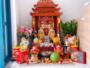 Bàn thờ thần tài gia đình Việt
